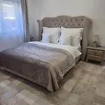 Kapitany Mp Art Luxury Apartment
