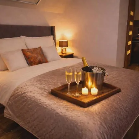 Kapitany Mp Art Luxury Apartment
